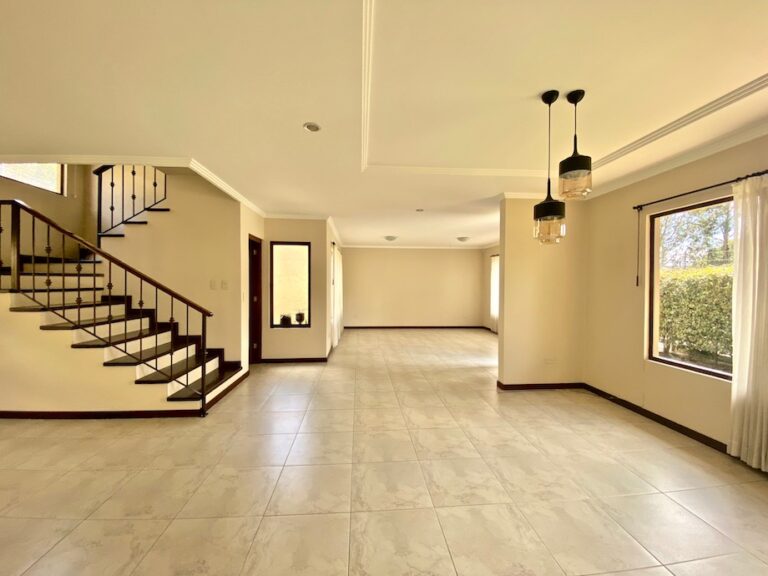 Listing 246 — photo 3