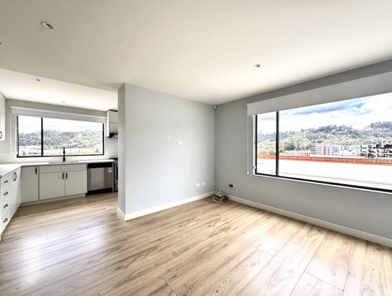 Listing 401 — photo 1