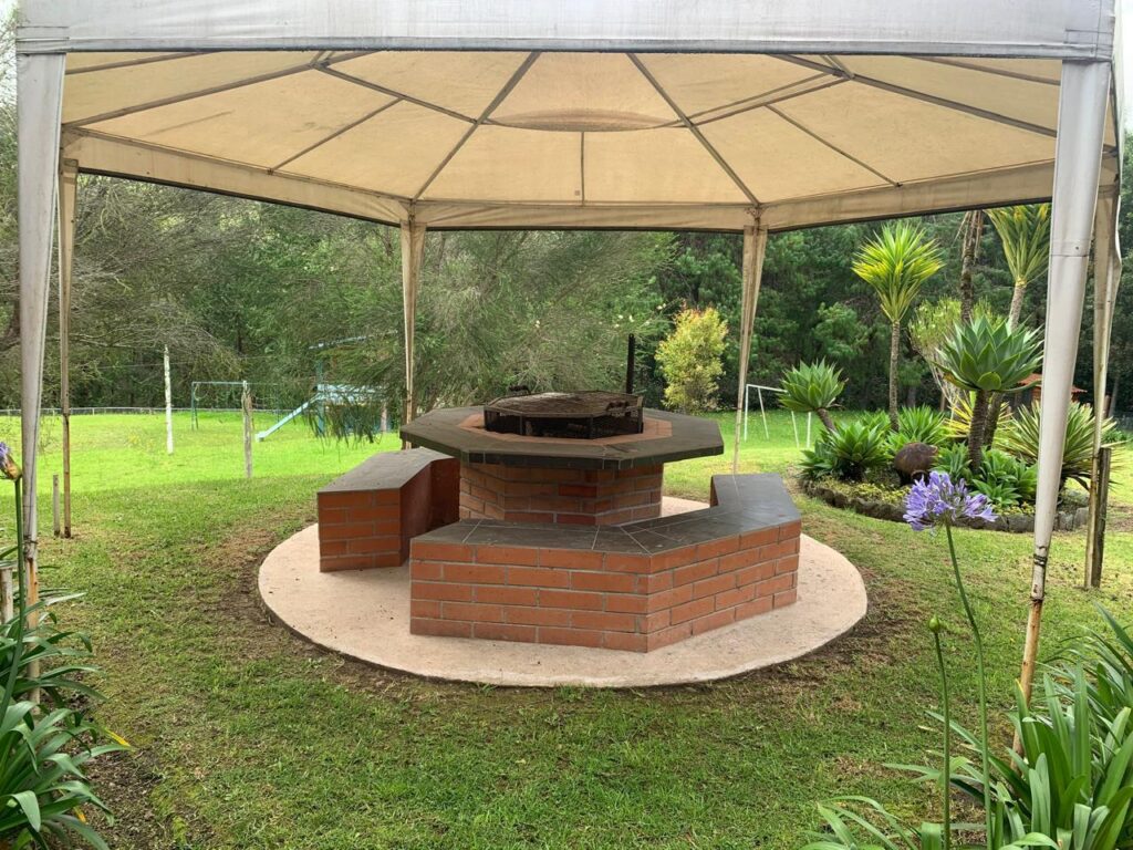 FABULOUS FAMILY COMPOUND ONLY 15 MINUTES FROM CUENCA OFFERS THE BEST IN OUTDOOR LIVING AND ENTERTAINING WITH A PALATIAL HOME BUILT FOR MULTI-GENERATIONAL ENJOYMENT — photo 6