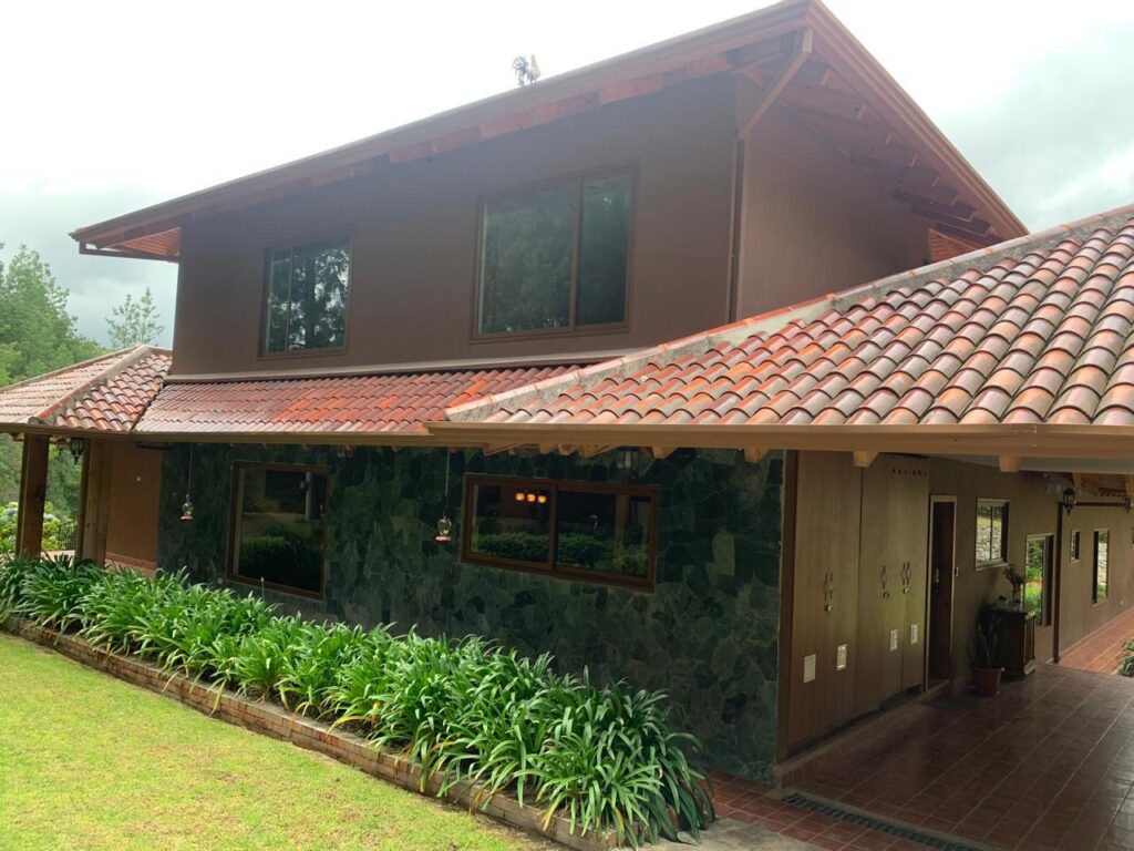 FABULOUS FAMILY COMPOUND ONLY 15 MINUTES FROM CUENCA OFFERS THE BEST IN OUTDOOR LIVING AND ENTERTAINING WITH A PALATIAL HOME BUILT FOR MULTI-GENERATIONAL ENJOYMENT — photo 7