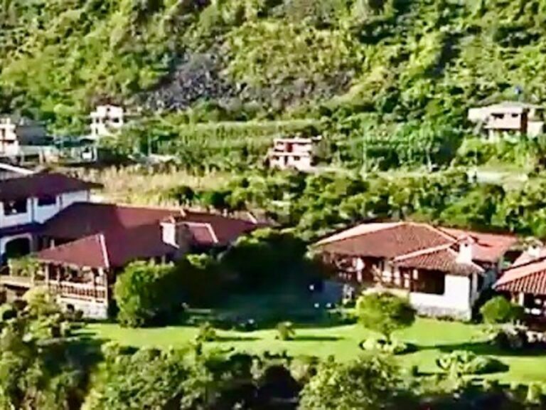 POPULAR AIRBNB RESORT IN ONE OF ECUADOR’S FAVORITE TOURIST TOWNS — BANOS –HAS 3 FURNISHED HOMES AND SLEEPS 19