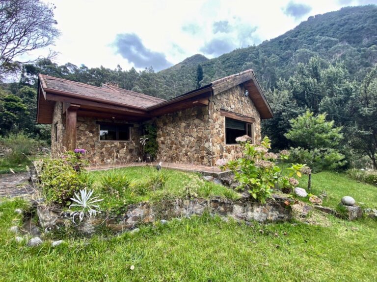 ENCHANTING MOUNTAIN RETREAT IS 30 MINUTES FROM CUENCA ON 6.9 ACRES OF VIRGIN FOREST AND LANDSCAPED FLAT GRASSLANDS